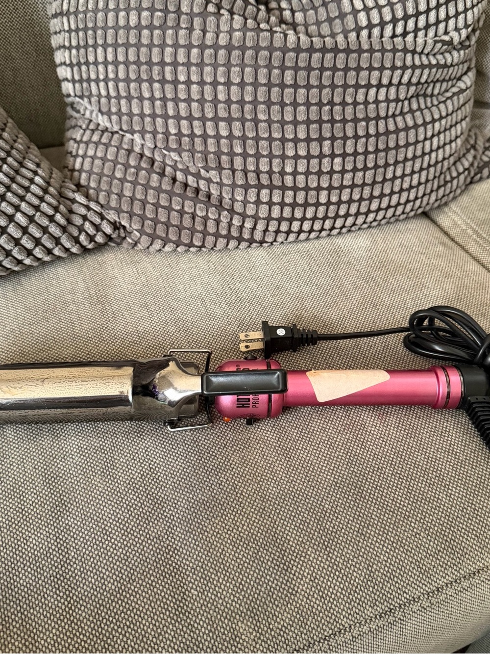 HOT TOOLS Pink Curling Iron - 1 1/2" Barrel